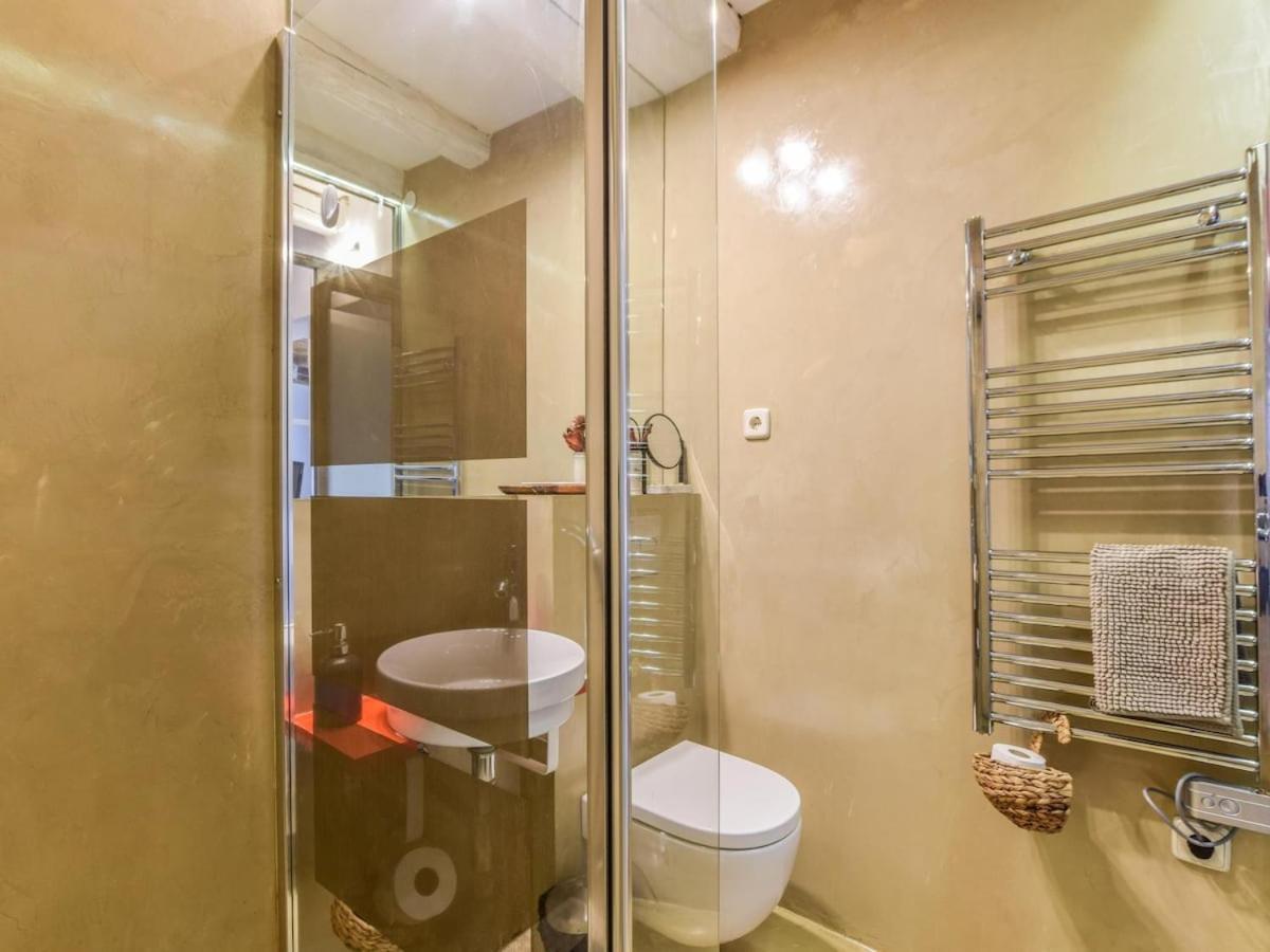 Apartamento En La Plaza De Lavapies Para 4 Personas Madrid Exterior photo
