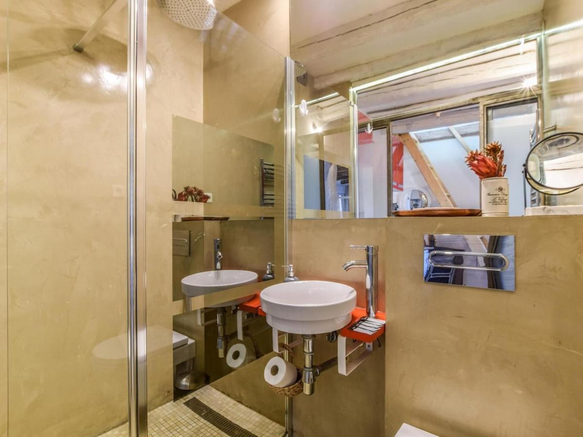 Apartamento En La Plaza De Lavapies Para 4 Personas Madrid Exterior photo